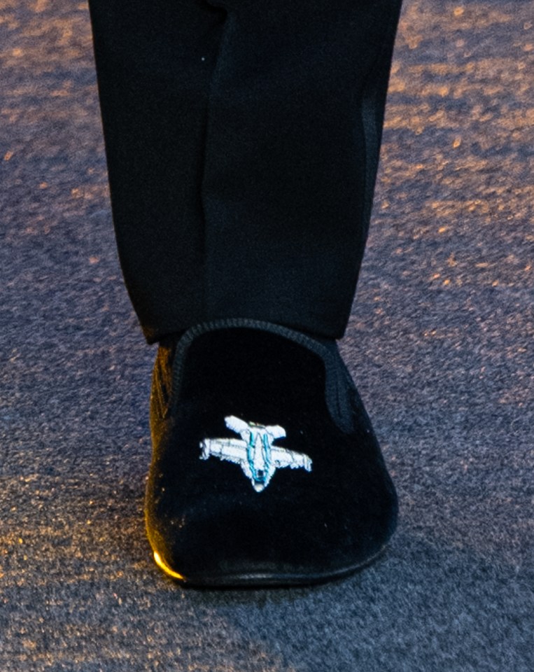 William wore Crocket & Jones loafers with an F-18 on them in a nod to the fighter jet flown by Cruise’s character in the film