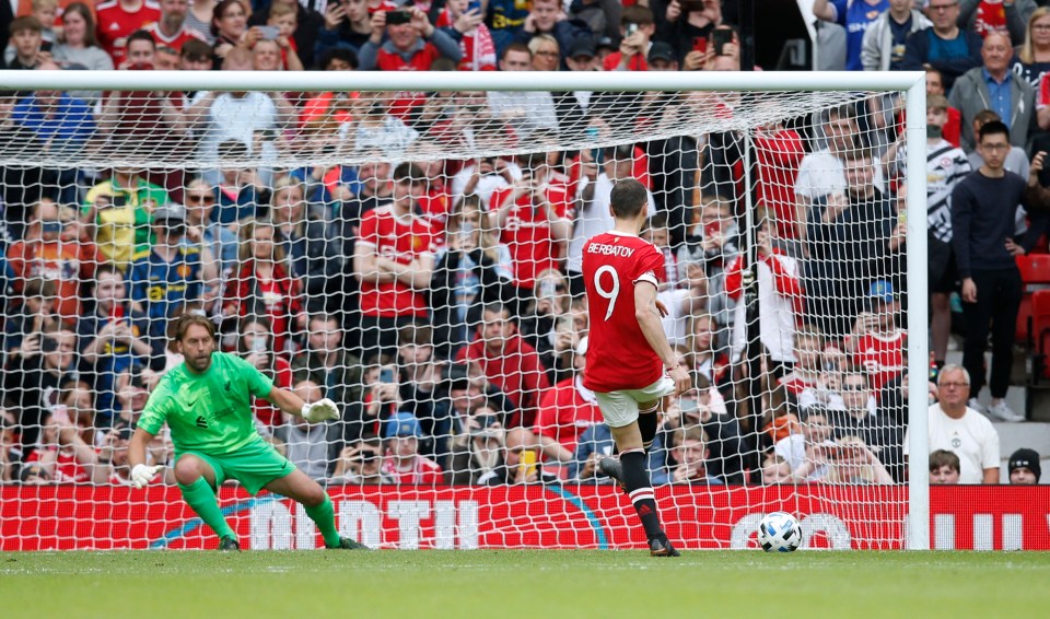 Dimitar Berbatov made no mistake from the penalty spot