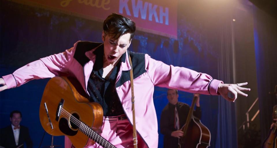 Luhrmann’s portrayal of Elvis’ story is one with a huge dollop of glitz, glamour and decadence sprinkled on top