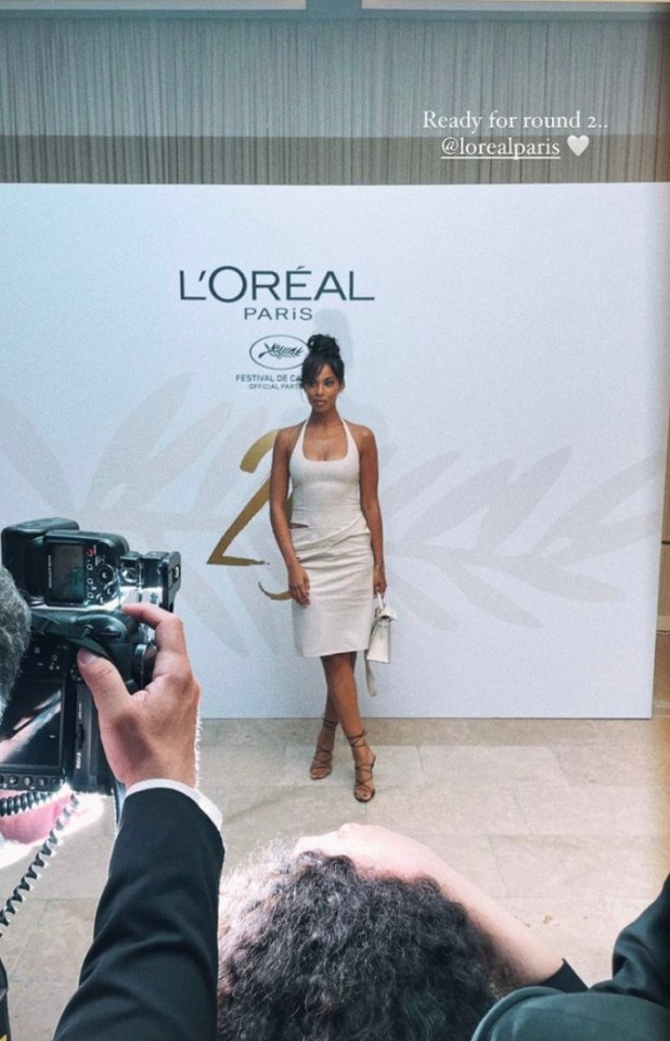 She posed for snaps at the L'Oreal event