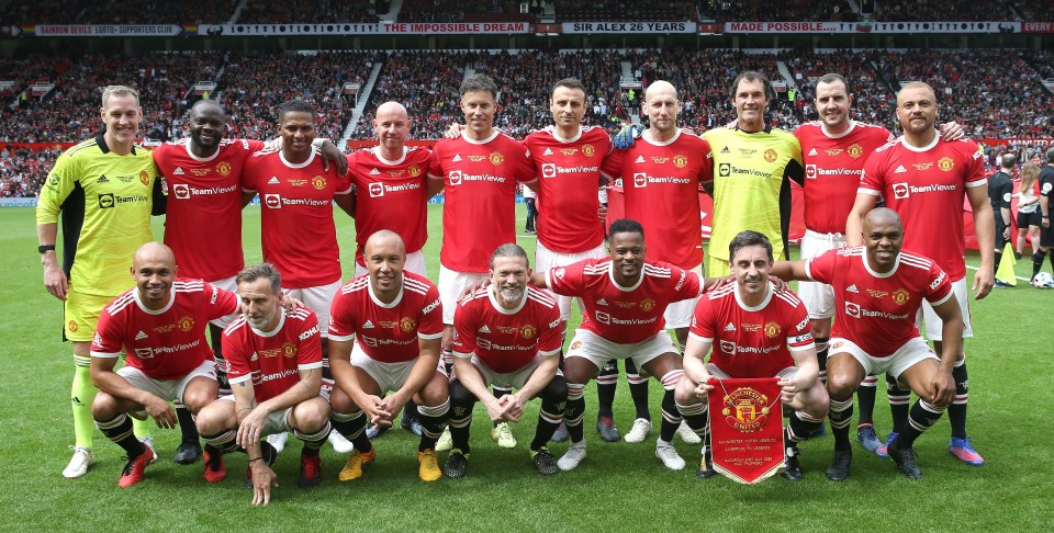 The Manchester United team (L-R, back row then front row): Kevin Pilkington, Louis Saha, Antonio Valencia, Nicky Butt, Ronny Johnsen, Dimitar Berbatov, Jaap Stam, Raimond van der Gouw, John O'Shea and Wes Brown; Danny Webber, Karel Poborsky, Mikael Silvestre, Jesper Blomqvist, Patrice Evra, Gary Neville and Quinton Fortune