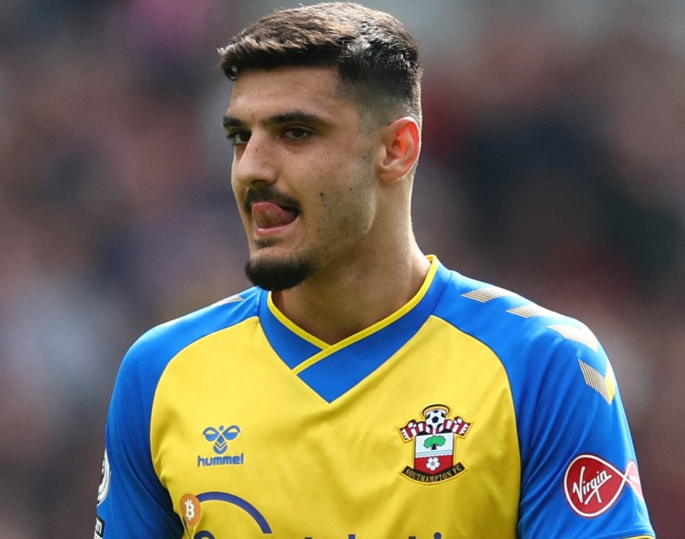 West Ham lead the race for Chelsea's Armando Broja after Southampton dropped their interest