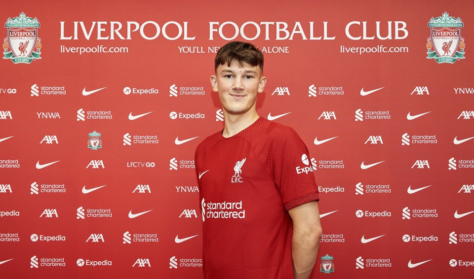 Liverpool have signed Calvin Ramsey blocking minutes for Neco Williams