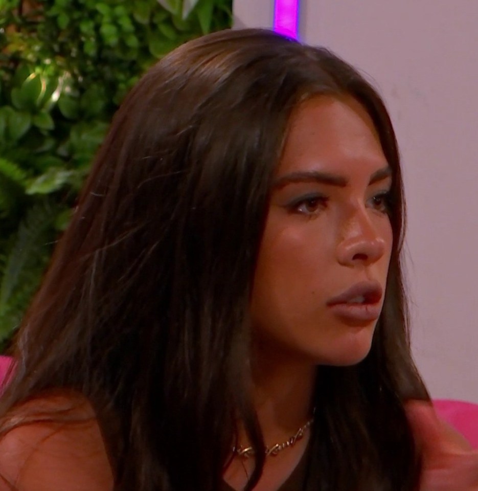 Gemma Owen gave Paige Thorne advice on Love Island tonight