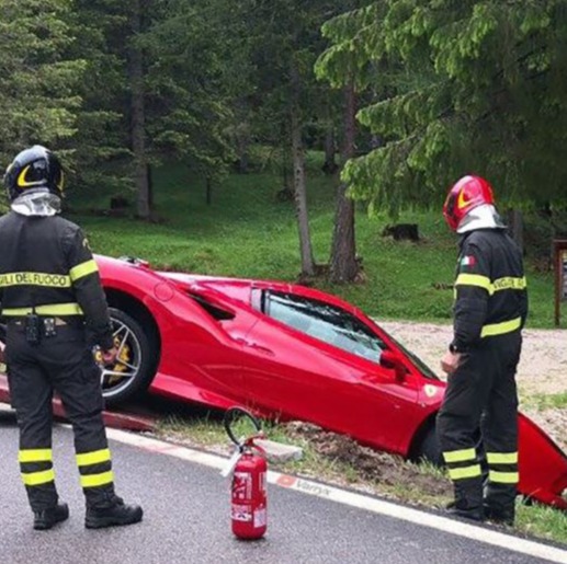 It's very unlikely this Ferrari can be repaired after the smash