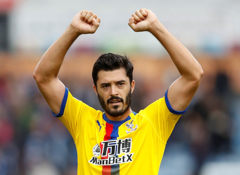 James Tomkins has signed a one-year extension