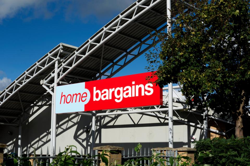 a red and white sign that says home bargains