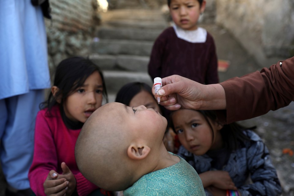 An attempt to inoculate a child against Polio