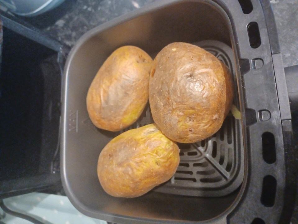 Cooking jacket potatoes in an air fryer saves you more than half the cost on energy