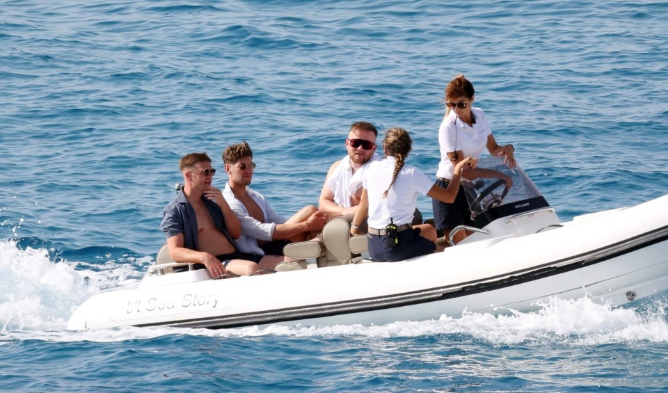 Stones and his mates jetting off on a speedboat