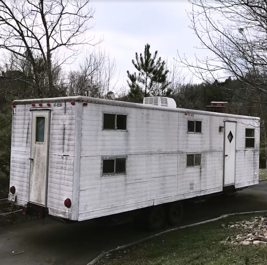 The trailer looked so dull when she first bought it