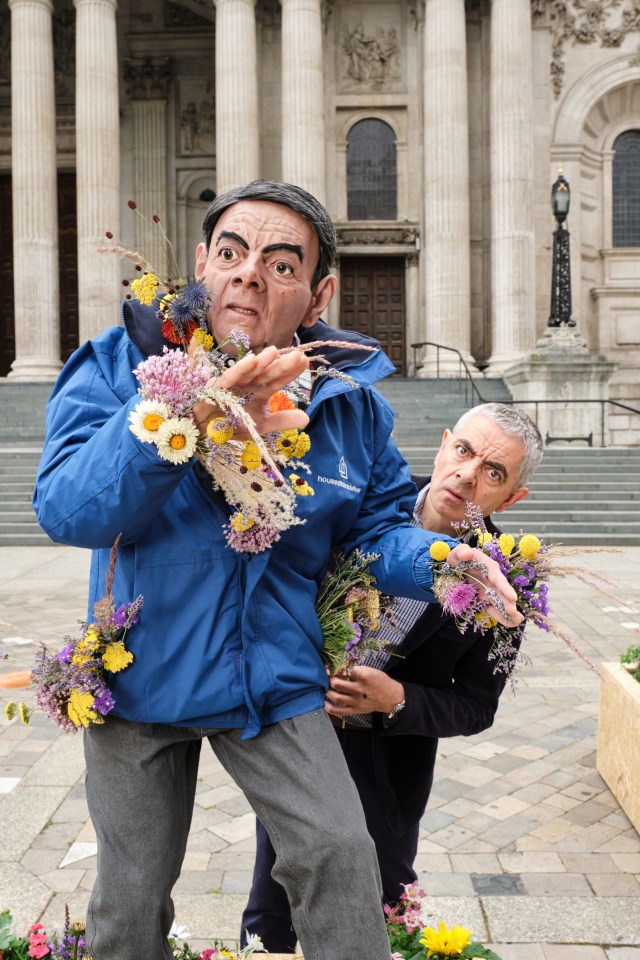 As part of the study, life-sized ‘Growin Atkinson’ sculptures, filled with pollen and nectar-rich wildflowers, were unveiled at London's St Paul's Cathedral