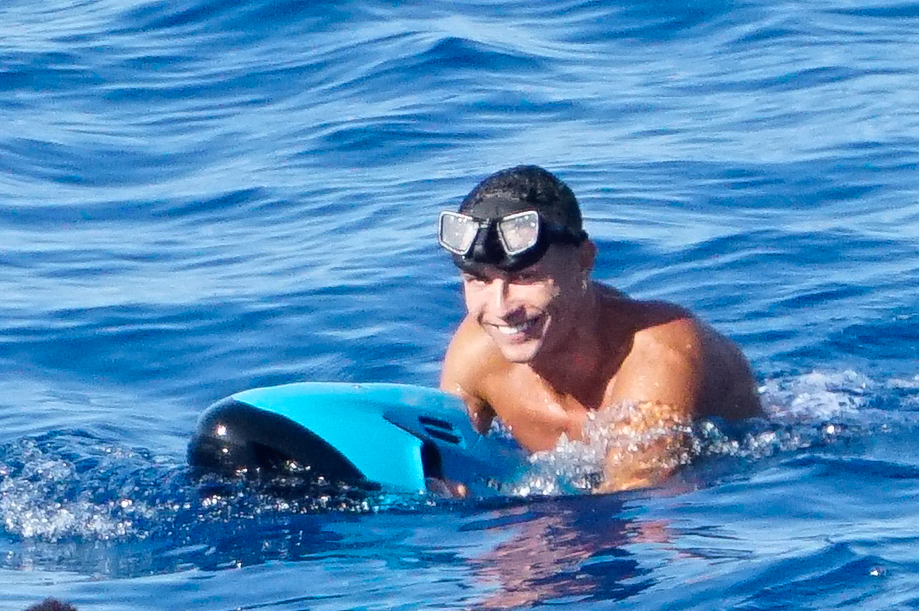 Ronaldo went snorkelling with pals