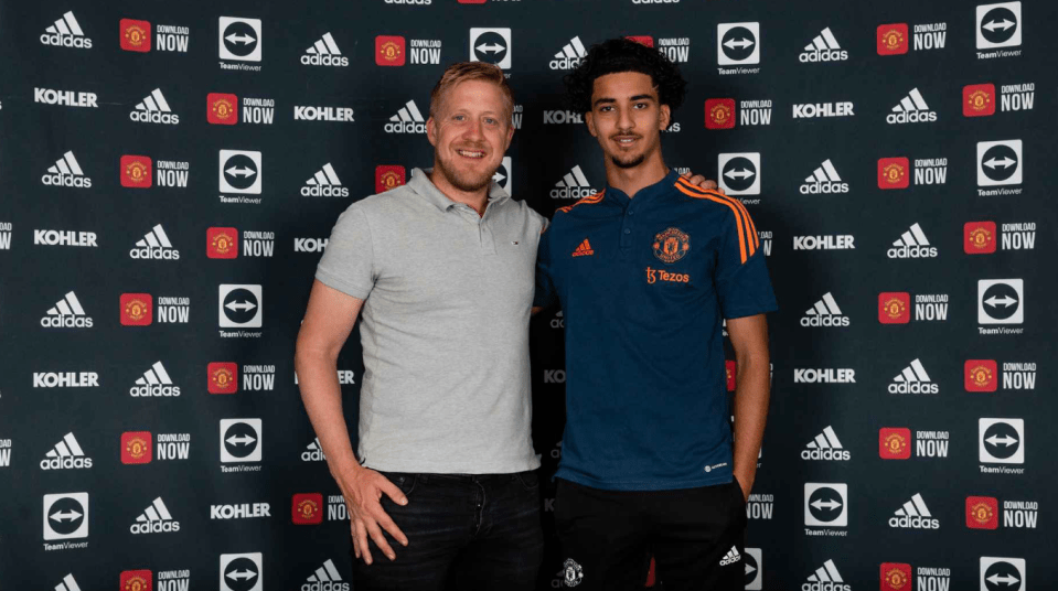 Iqbal alongside Manchester United Head of Academy Nick Cox