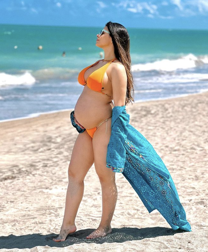 Pregnancy wasn't going to stop Lima enjoying a beach day