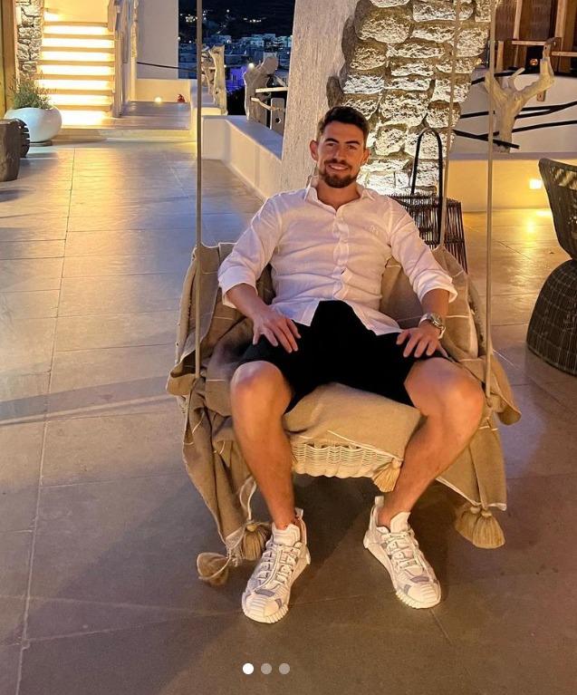 Jorginho appears relaxed in Mykonos