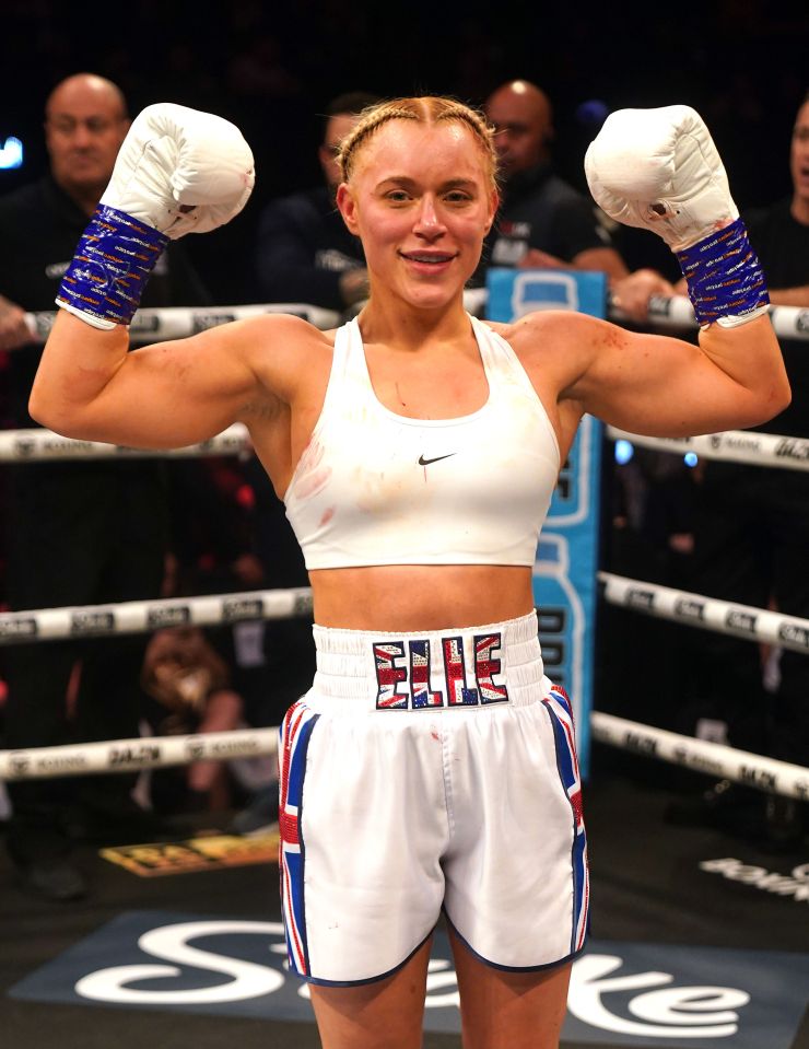 Elle Brooke is the current MFB middleweight world champion