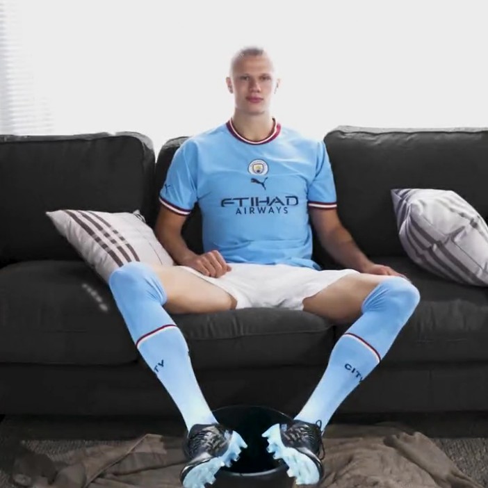 Manchester City unveiled Erling Haaland by making him recreate an iconic photo