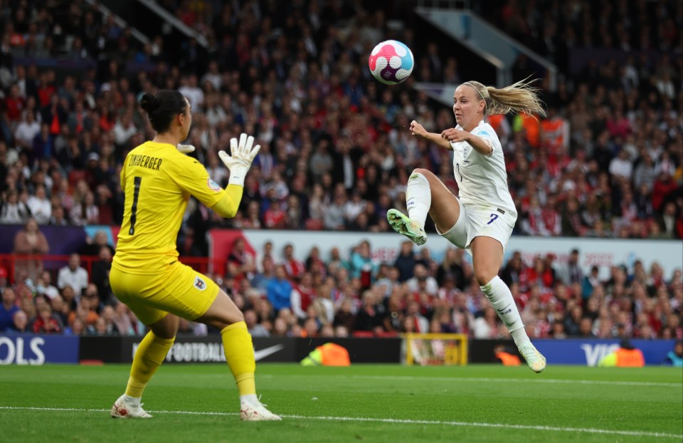 Beth Mead's flicked goal saw the Lionesses beat Austria 1-0 at Old Trafford to go top of Group A