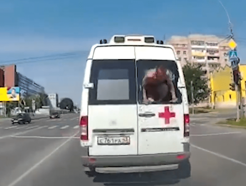 A man in Russia has escaped from a moving ambulance