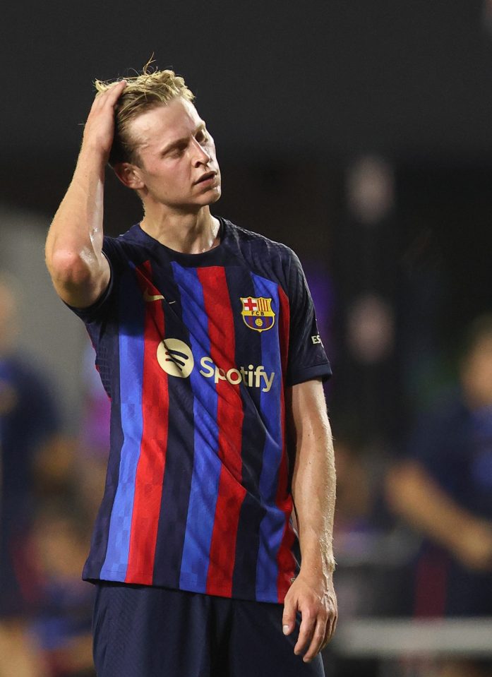  Barcelona star de Jong is a target for Premier League giants Man Utd and Chelsea