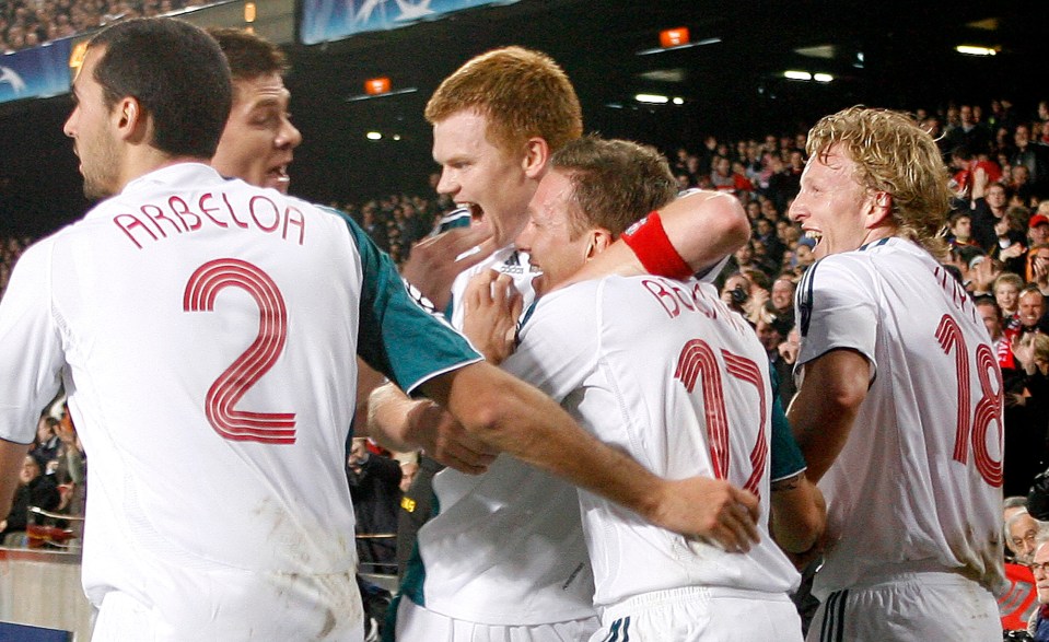 Riise and Bellamy hug it out in Barcelona