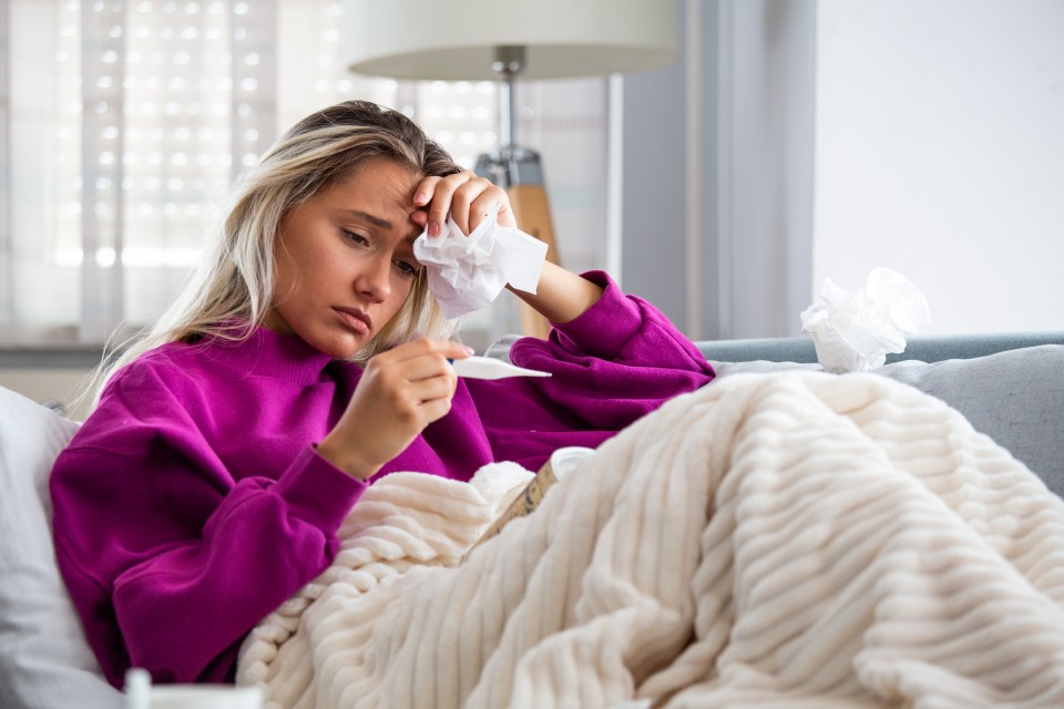 Many people catching Covid are experiencing a sore throat and a headache