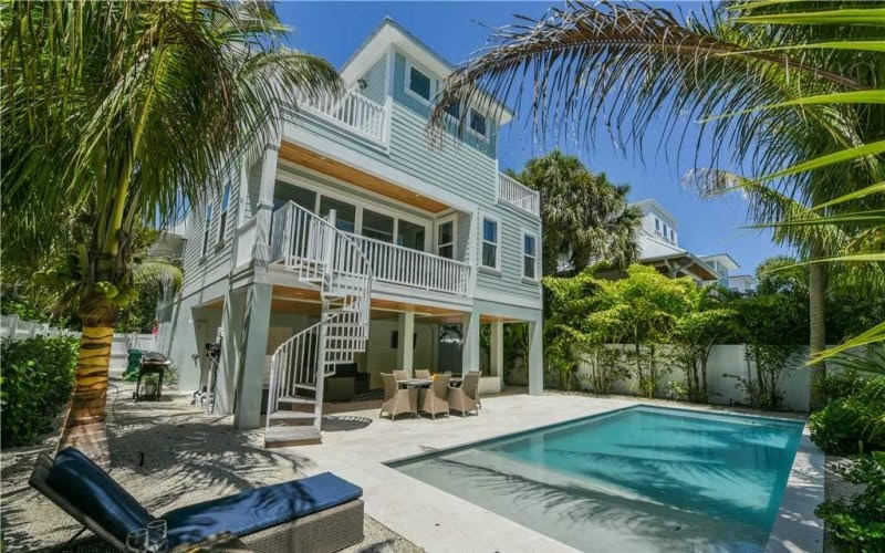 Stay at a beautiful beachside villa in Florida at a very competitive price