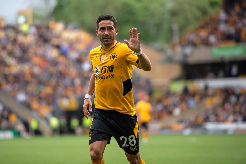 Joao Moutinho signs a one year contract extension to end speculation about his future