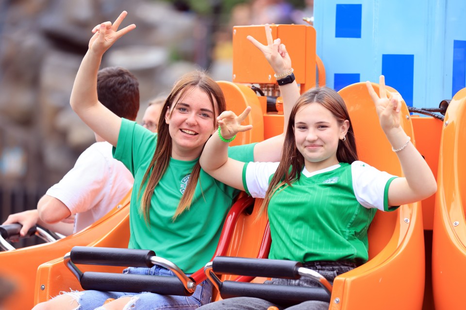 Darina, 19, and Katya, 15, enjoying their day