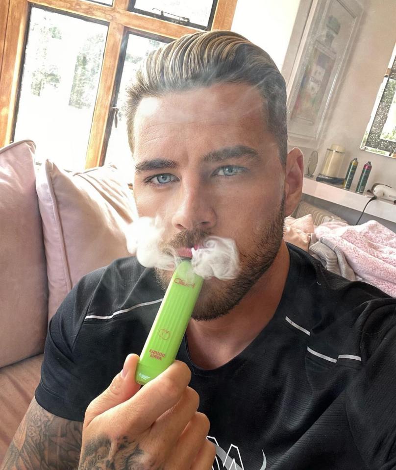 Carl Woods is risking an Insta ban and fine after plugging a vaping firm online