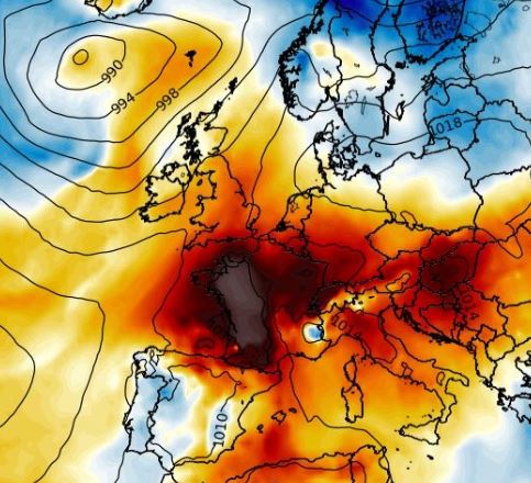 The 600 mile-wide ‘Spanish surge’ of heat that will create Britain’s longest heatwave for four years