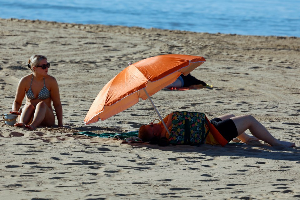 Brits are set to sizzle as temperatures top 33C