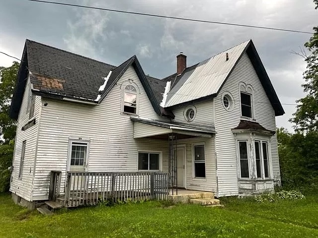 This four-bedroom farmhouse in Vermont is on sale for under £59,000