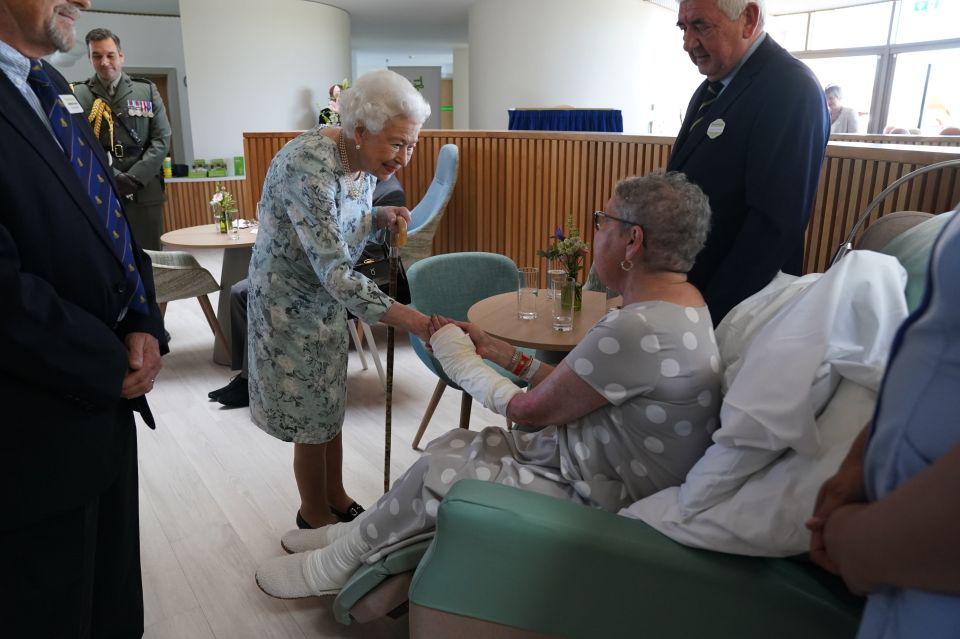 Queen Elizabeth II meeting patient Pat White during a visit to officially open the new building at Thames Hospice, Maidenhead, Berkshire. Picture date: Friday July 15, 2022. PA Photo. See PA story ROYAL Queen. Photo credit should read: Kirsty O’Connor/PA Wire