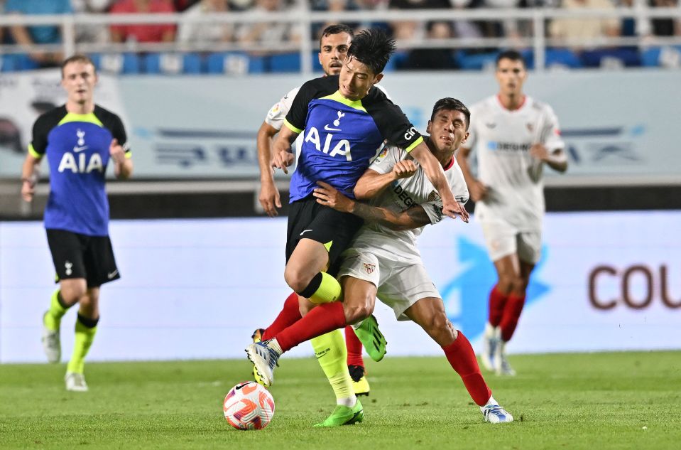 This incident sparked a melee between Tottenham and Sevilla