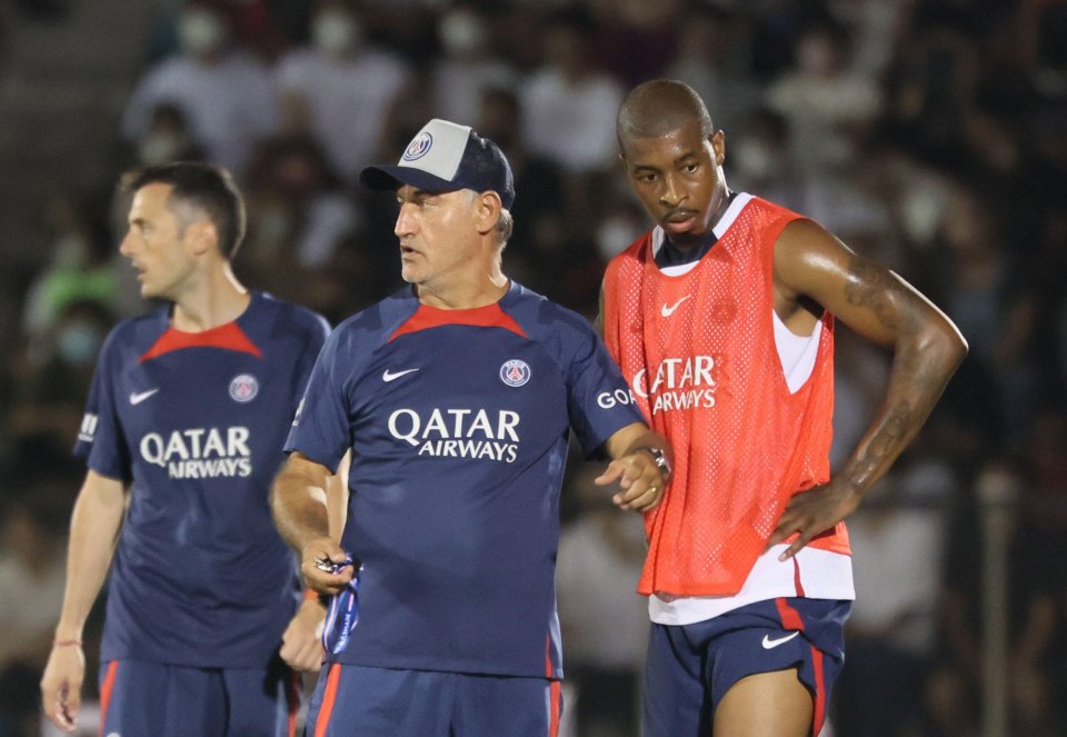 Presnel Kimpembe chats to Christophe Galtier on PSG's tour of Japan