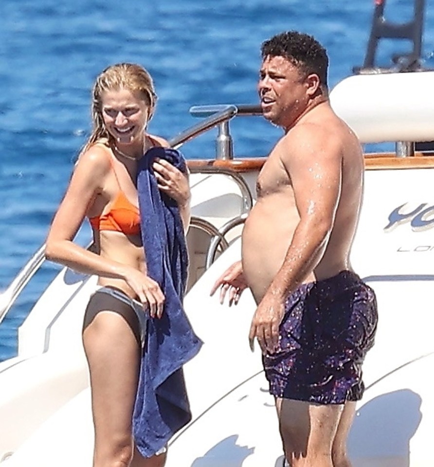 Ronaldo enjoys himself on a yacht with girlfriend Celina