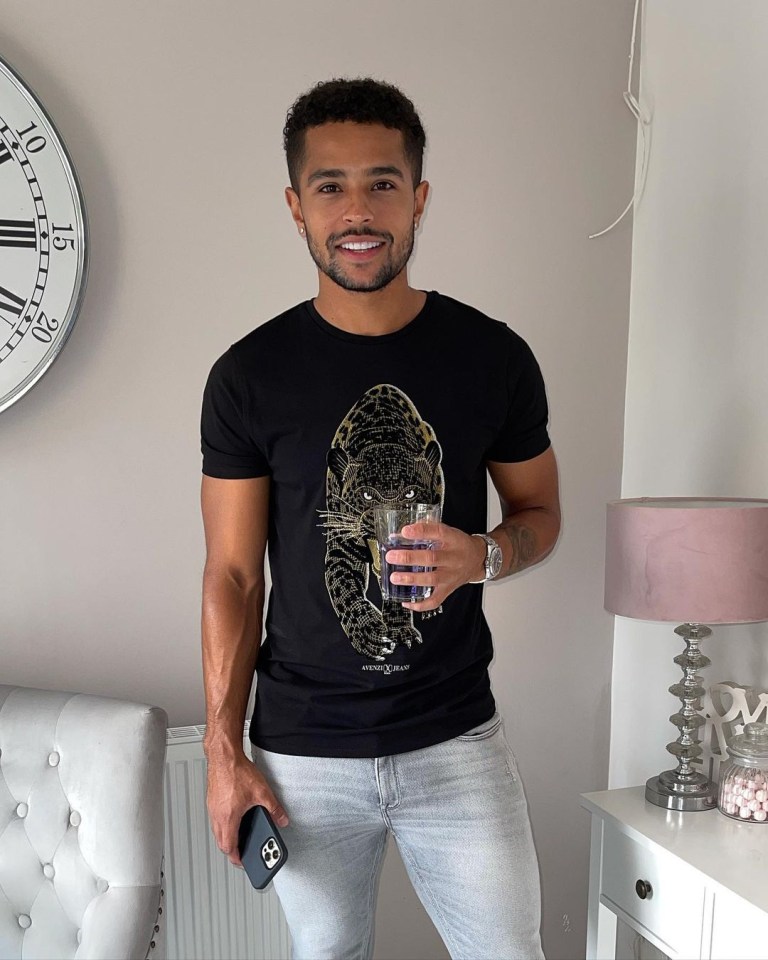 The Love Island hopeful gave fans a glimpse of his living room