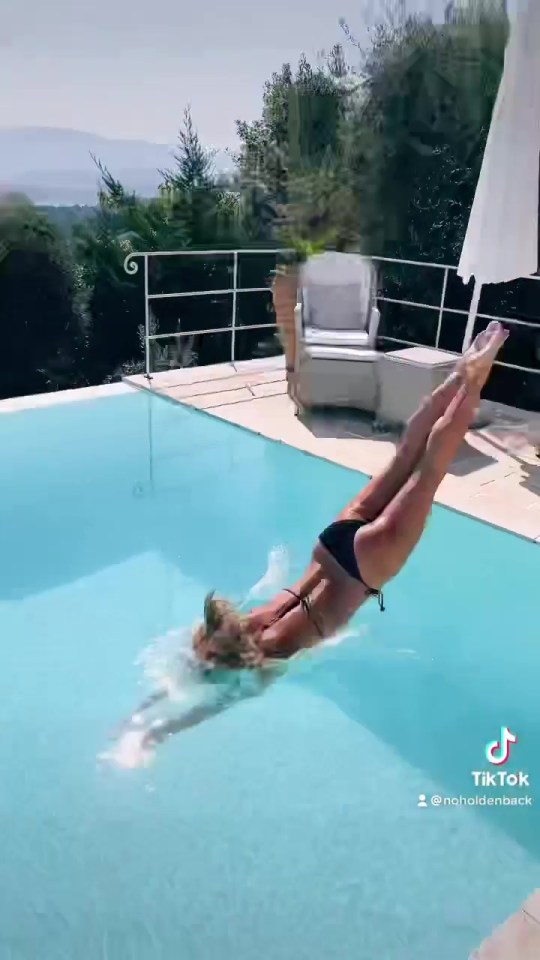 Amanda dived into the pool while on holiday after her sexy strut