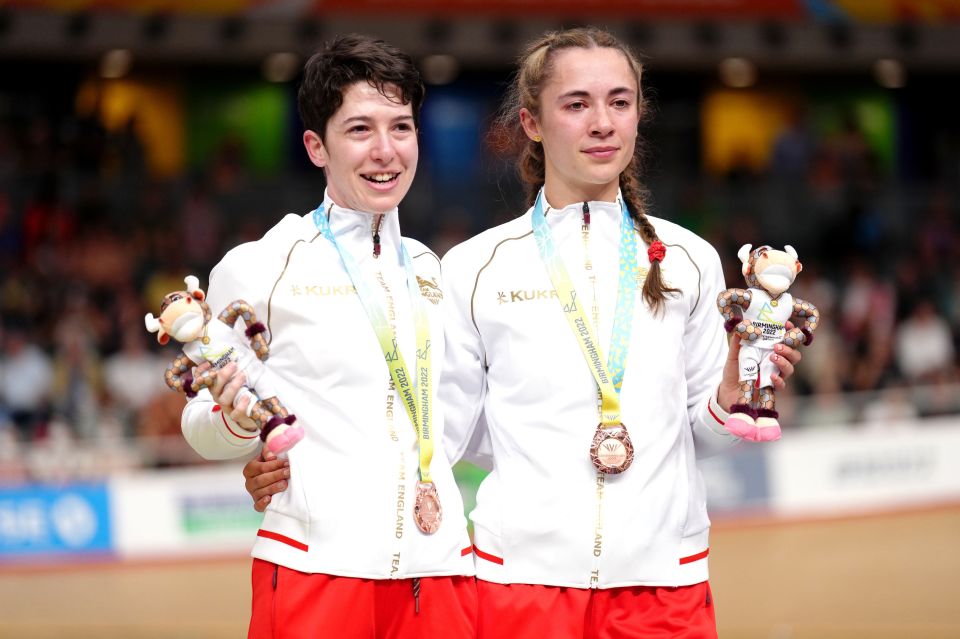 England stars Sophie Unwin and Georgia Holt borrowed medals to celebrate their third-place finish in the Women’s Tandem B - Sprint