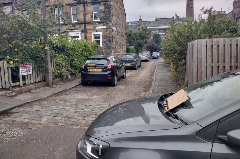 An Edinburgh driver was surprised by this cardboard note on his window