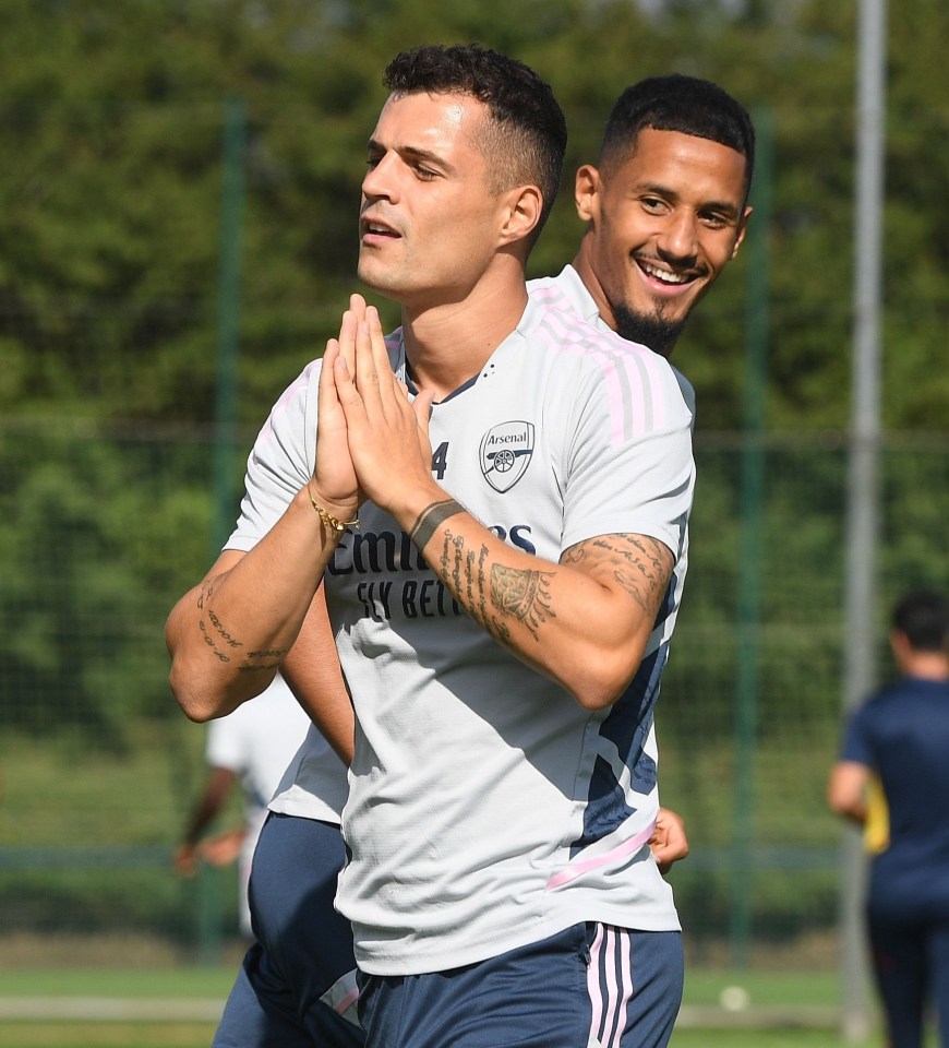 The Brazilian enjoyed a laugh with defender William Saliba during training