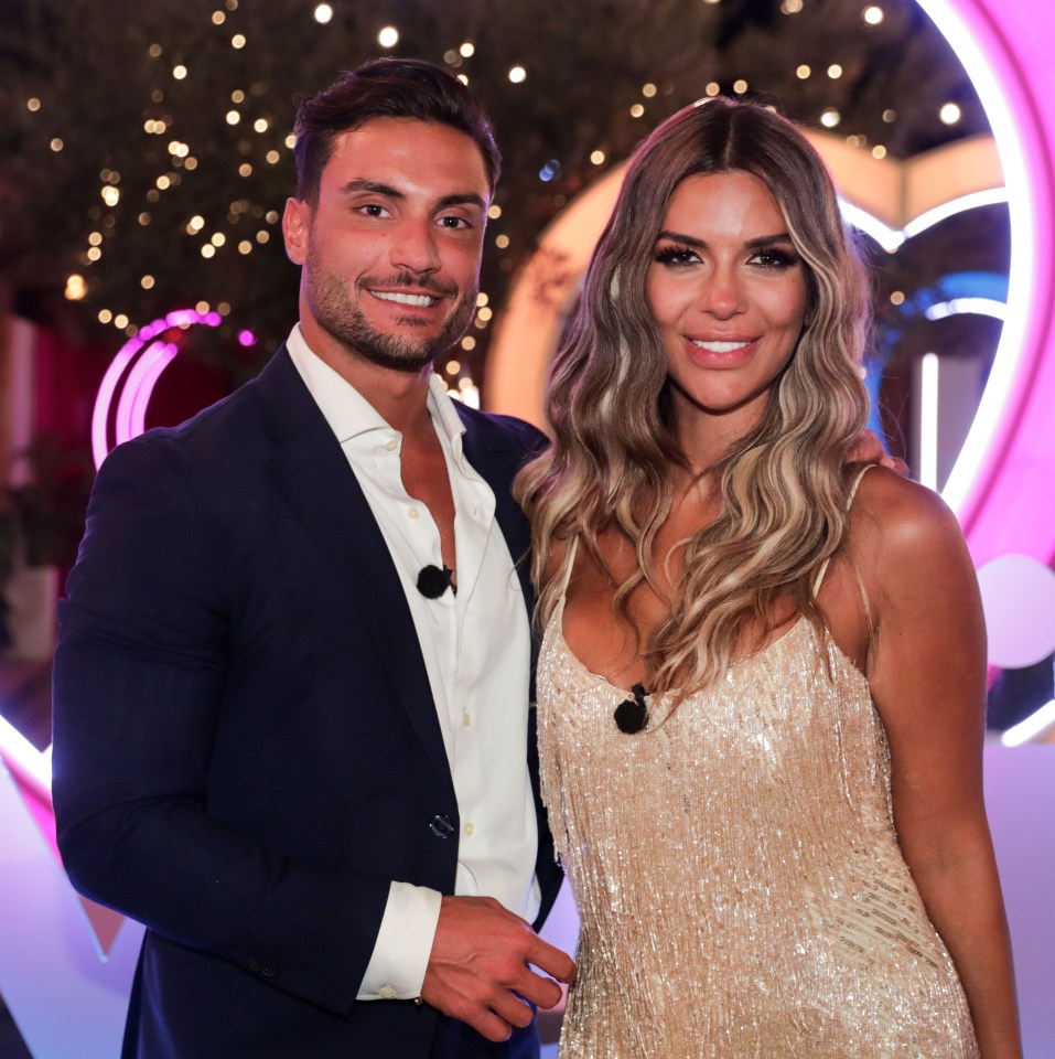 Ekin-Su Cülcüloglu and Davide Sanclimenti are Love Island 2022 champions