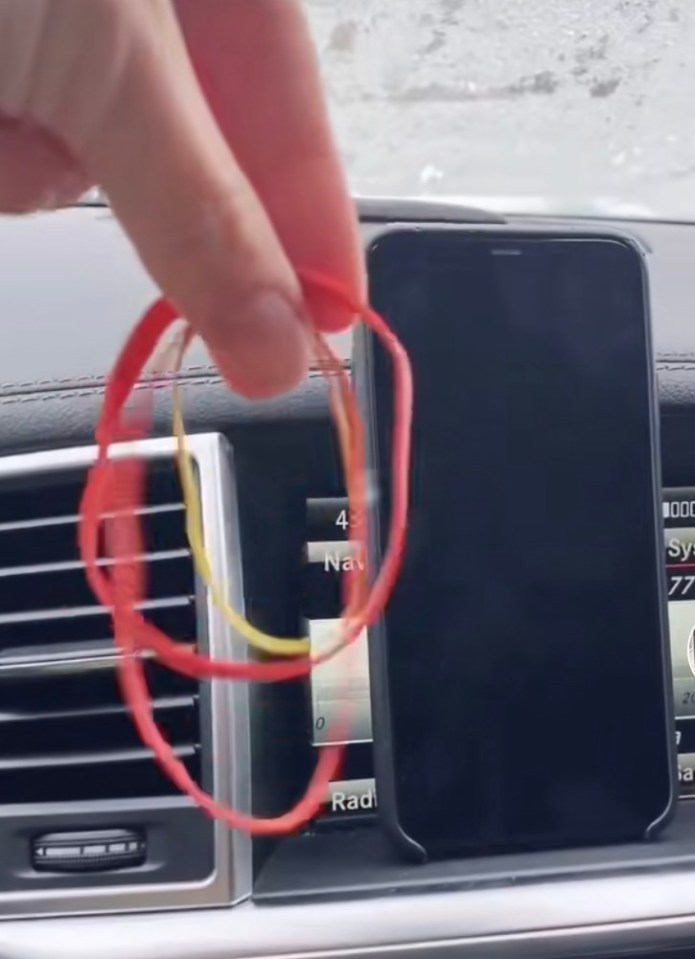 A mum has shown a hack that just uses an elastic band