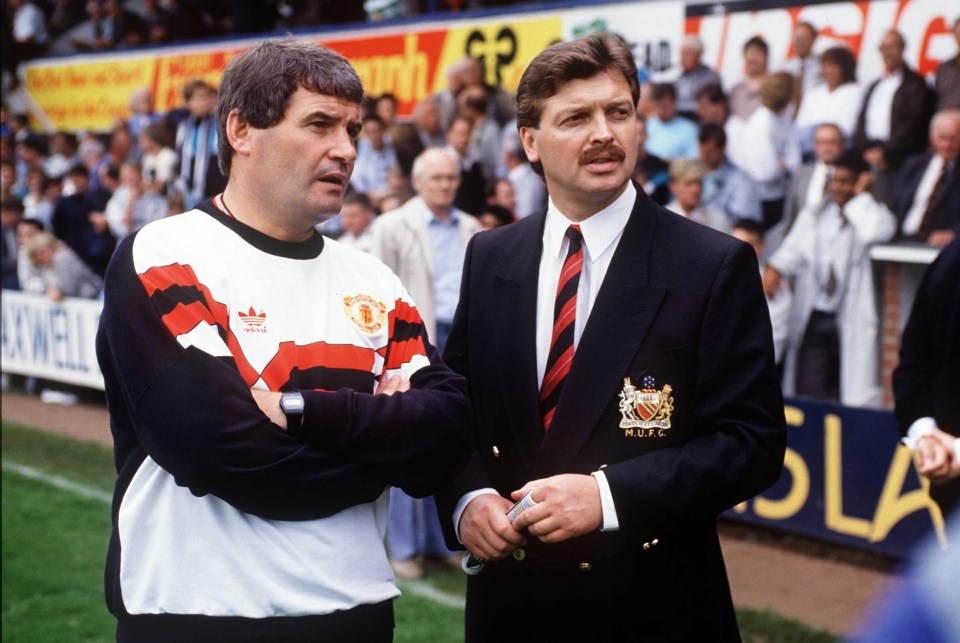 Knighton chats with Fergie's assistant Archie Knox