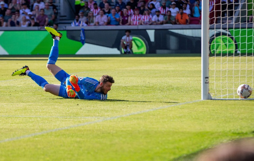 David de Gea allowed an easy shot to squirm past him in the first of two errors he made against Brentford