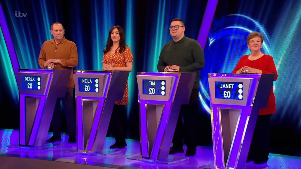 The programme sees four contestants answer general knowledge questions in a bid to earn counters which can be placed in a gigantic arcade-style coin pusher machine