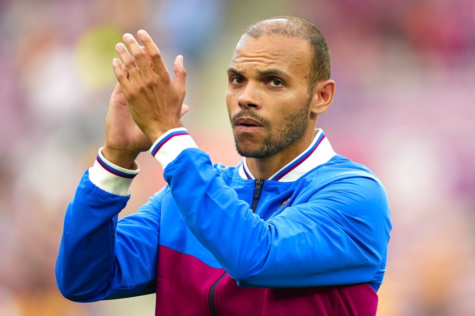 Martin Braithwaite faces a stand-off over his contract with Barcelona