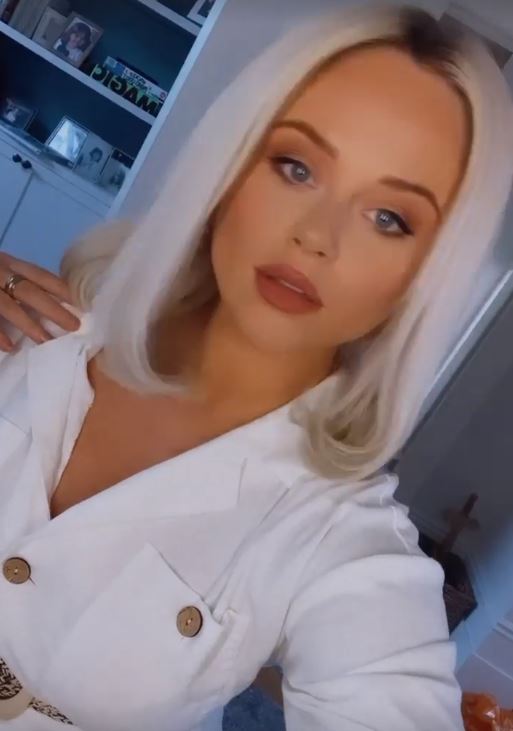 Emily showed off her blonde bob in the Instagram snap